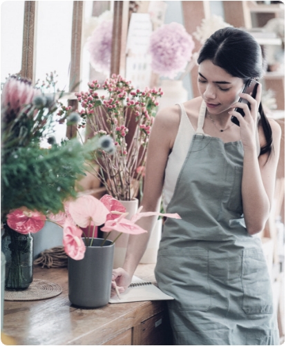 Pessoa utilizando um celular